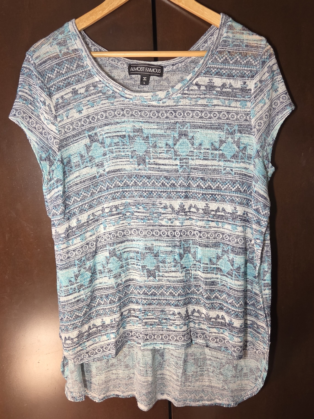 Almost Famous Blue and White Aztec-Pattern Short Sleeve Tee Women Size Large